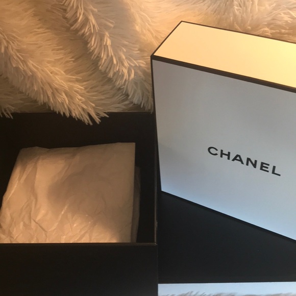 Chanel gift box - Picture 2 of 5